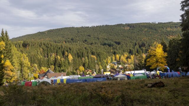 Přejeme si, ať podzim nabere ty správné barvy 🍂. 

Czech O-Tour se stěhuje na konci října do @moravskoslezsky_kraj , který prožívá nelehké dny. Chceme pomoci. Materiálně, finančně i prací. Region to teď bude hodně potřebovat. Pište nám tipy, budeme aktivní.

Hodně síly a energie všem, kteří ji teď tak tolik potřebují!

#otour #czechotour #orientak #orienteering