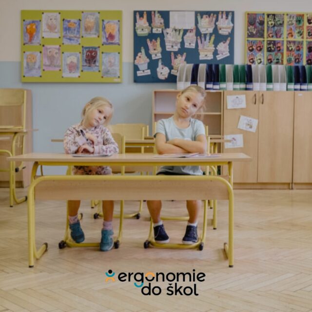 @ergonomiedoskol je pro nás zcela přirozeným partnerem a jsme moc rádi, že směřujeme ke stejným cílům. 

🪑 15 000 hodin prosedí dítě během základní školy,
👨‍👧‍👧 30 cm je průměrný výškový rozdíl mezi prvňáčky, ale lavice bývá jen v jedné velikosti,
⁉️ 1 výška lavice bývá ve třídách běžným standardem – bez ohledu na velikost dětí.
5️⃣ škol v každém kraji se aktuálně aktivně zapojuje do programu,

Téma, na které by měl každý rodič myslet: https://o-tour.cz/cs/2025/11/ergonomie-do-skol-projekt-ktery-uci-deti-zdrave-sedet-hybat-se-a-myslet-na-sve-telo/