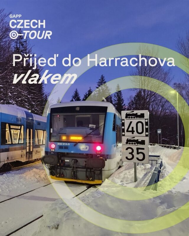 Chceš na Czech O-Tour do Harrachova dojet stylově a vidět něco, co jinde v ČR nenajdeš? Pak nech auto doma a nasedni na vlak!🚂

Železniční trať do Harrachova totiž skrývá velký unikát: ozubnici! 

Cestou se můžeš zastavit v Kořenově, kde se v místním muzeu a výtopně dozvíš celou historii tohoto technického zázraku a uvidíš l okomotivy s ozubnými koly zblízka.🔎

Pokud preferuješ přímočarost, autobusy to jistí! Z Prahy (z Černého Mostu nebo Florence) jezdí přímé autobusy až do centra Harrachova.